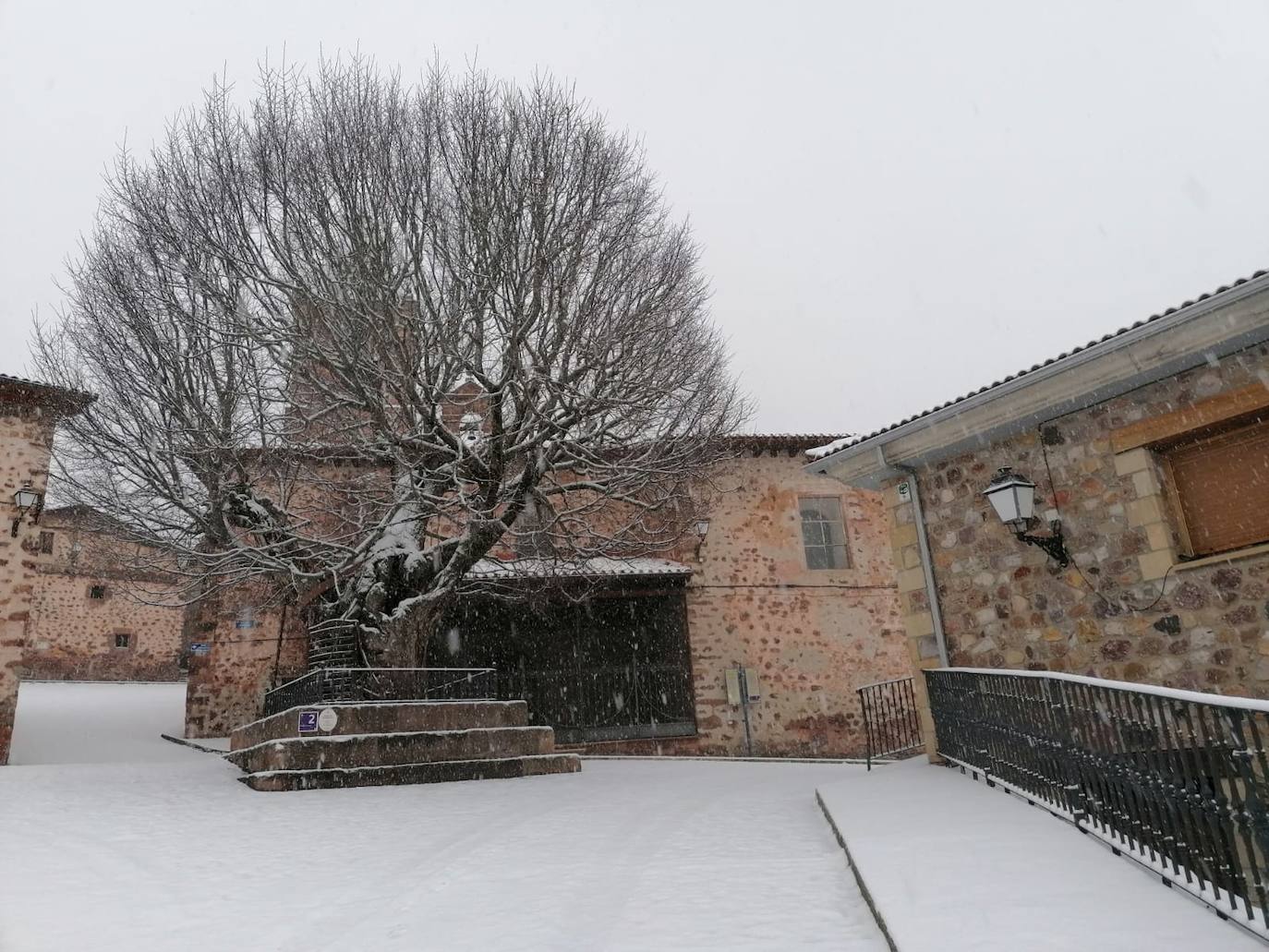 Tal y como anunció ayer la Aemet, los riojanos somos testigos hoy de la alerta amarilla por nieve