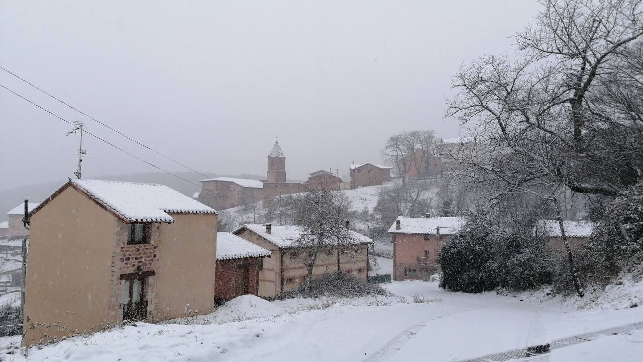 Tal y como anunció ayer la Aemet, los riojanos somos testigos hoy de la alerta amarilla por nieve