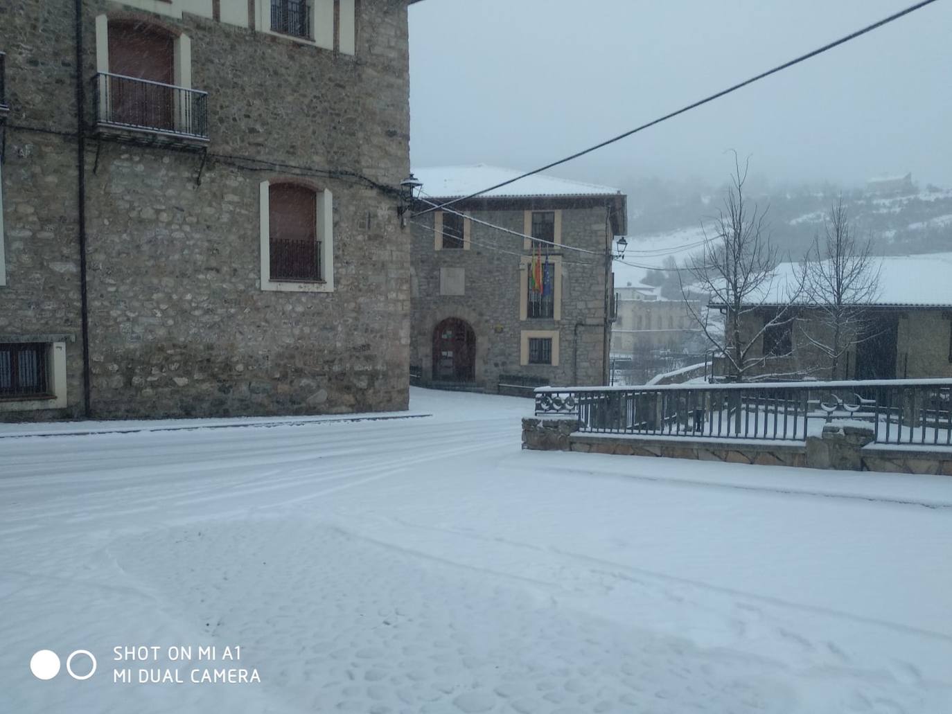 Tal y como anunció ayer la Aemet, los riojanos somos testigos hoy de la alerta amarilla por nieve