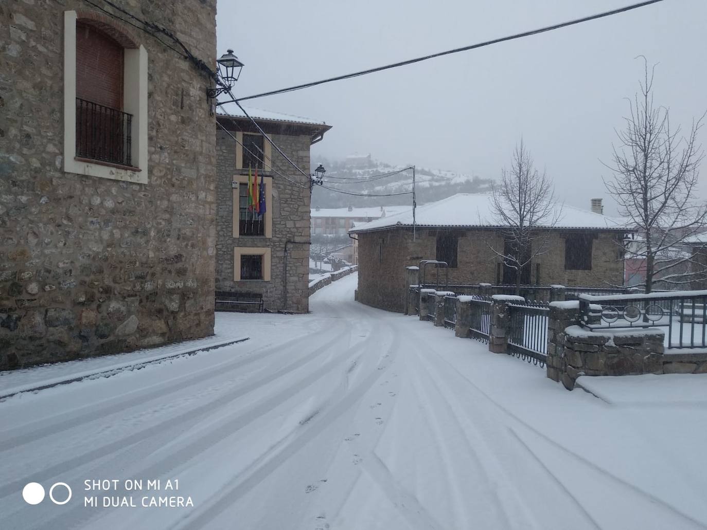 Tal y como anunció ayer la Aemet, los riojanos somos testigos hoy de la alerta amarilla por nieve