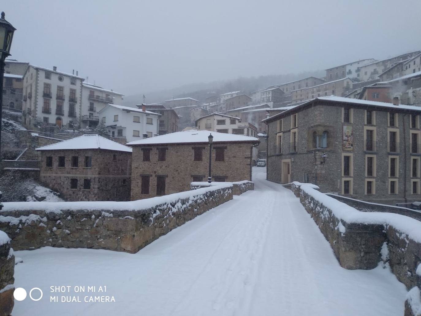 Tal y como anunció ayer la Aemet, los riojanos somos testigos hoy de la alerta amarilla por nieve