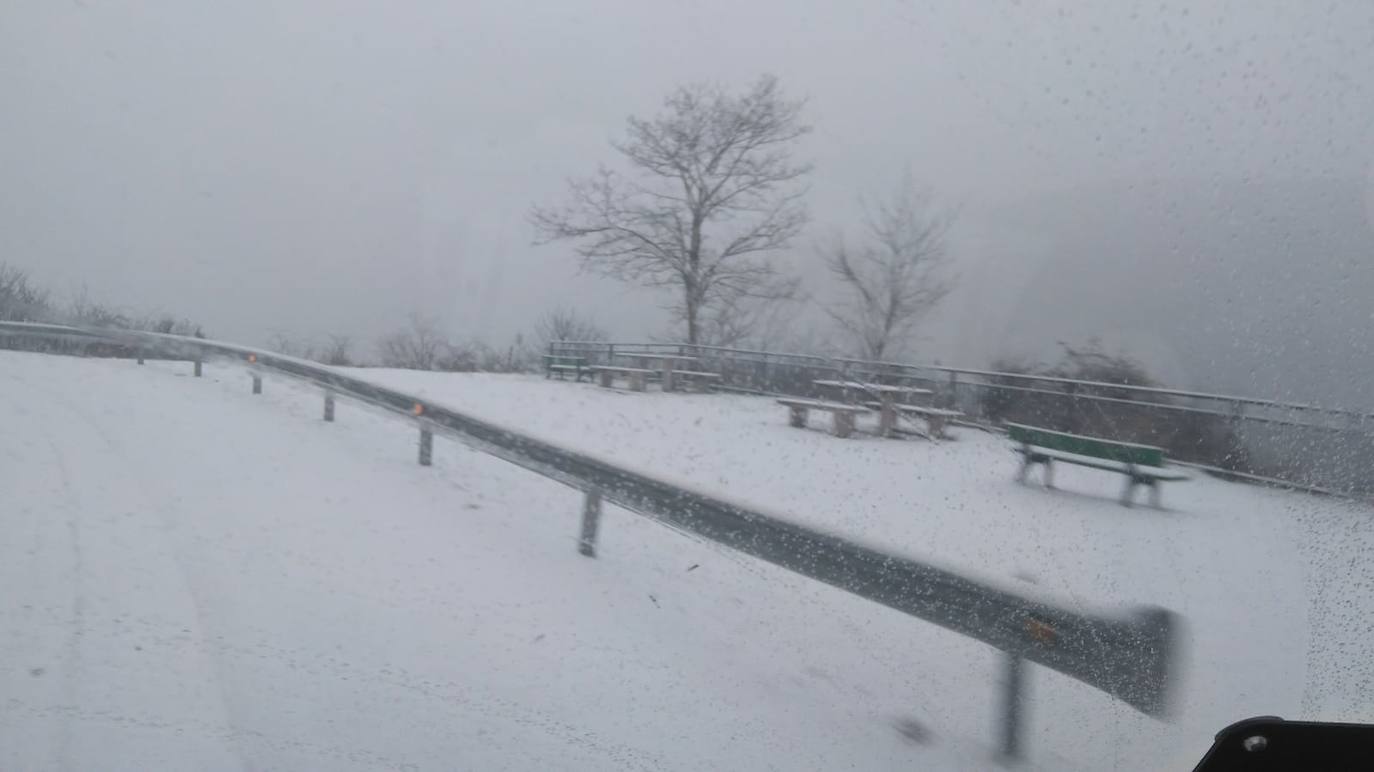 Tal y como anunció ayer la Aemet, los riojanos somos testigos hoy de la alerta amarilla por nieve