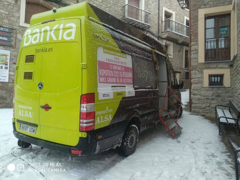 Tal y como anunció ayer la Aemet, los riojanos somos testigos hoy de la alerta amarilla por nieve