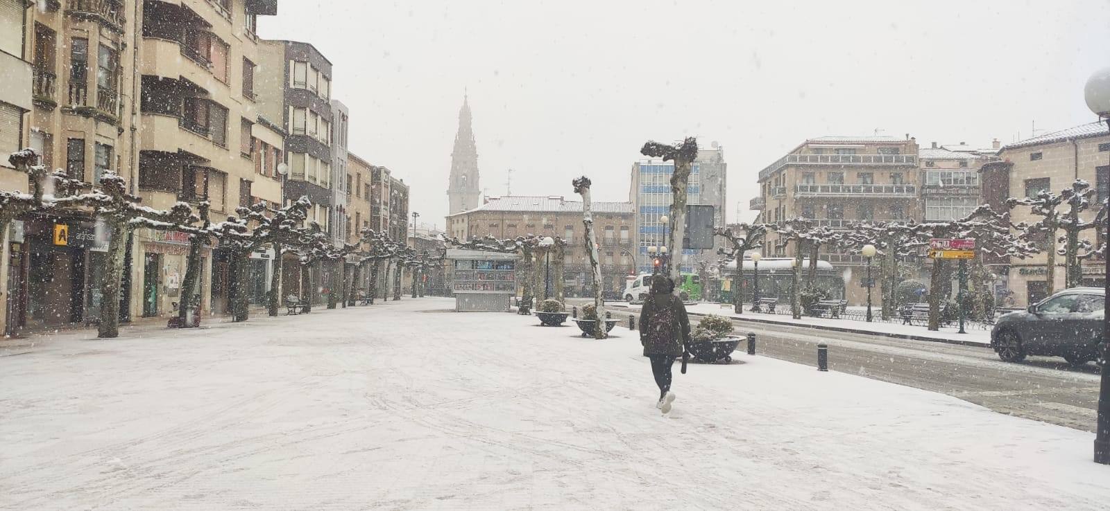 La nieve cubre Santo Domingo de La Calzada