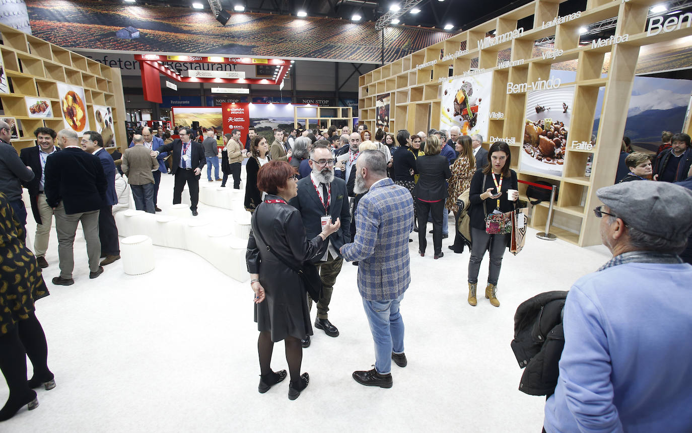 Galería de imágenes de la inauguración del estand de La Rioja, este jueves, con la visita del ministro de Agricultura Luis Planas y la presencia de la presidenta del Ejecutivo regional, Concha Andreu, y el alcalde de Logroño, Pablo Hermoso de Mendoza