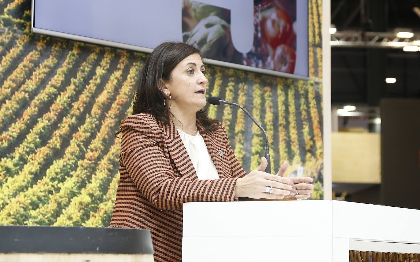 Galería de imágenes de la inauguración del estand de La Rioja, este jueves, con la visita del ministro de Agricultura Luis Planas y la presencia de la presidenta del Ejecutivo regional, Concha Andreu, y el alcalde de Logroño, Pablo Hermoso de Mendoza