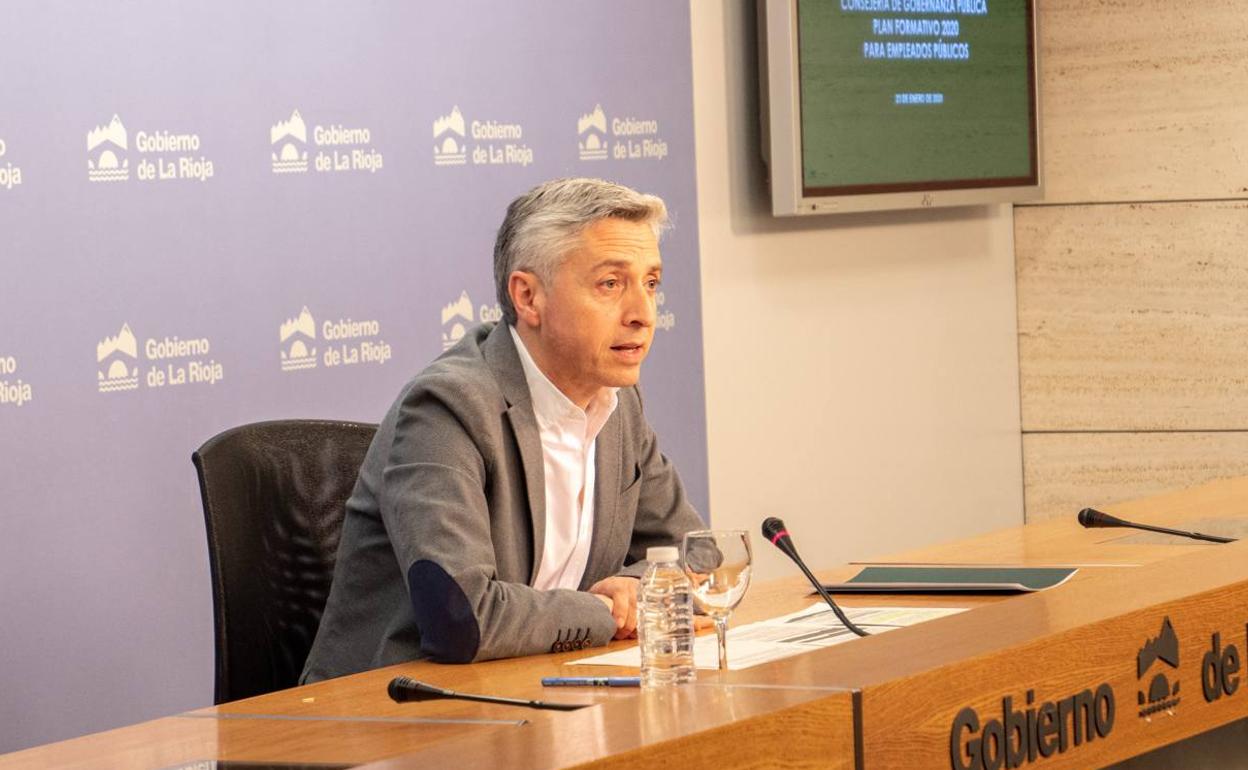 El Gobierno oferta 369 cursos a empleados públicos y sube el presupuesto un 36%