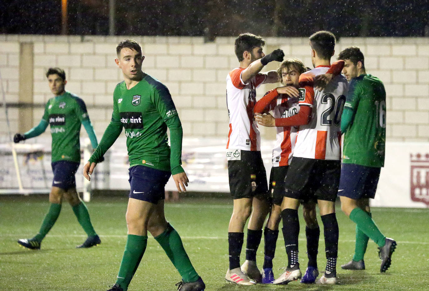 Los jugadores de la UDL Promesas celebran uno de sus goles.