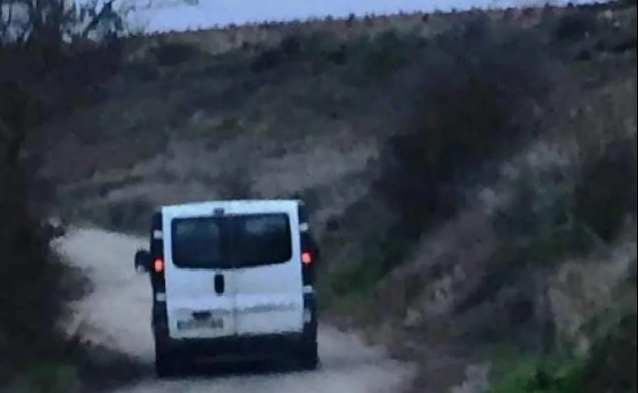 Alerta en redes sociales: dos hombres en una furgoneta increpan a mujeres en Viana