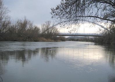 Imagen secundaria 1 - Parque del Iregua y puente sobre el Ebro, en Varea, y camino paralelo al Leza, en Agoncillo