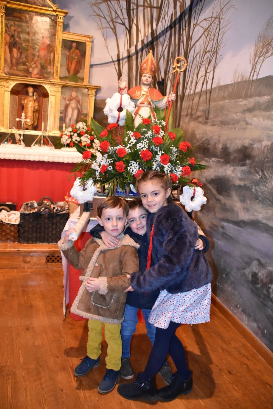 Fotos: Cornago celebra San Blas con procesión, misa, cordones rojos y roscos