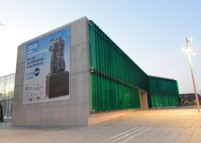 Imagen secundaria 1 - La nueva Escuela de Enfermería abre sus puertas por completo y toma el testigo del anterior edificio