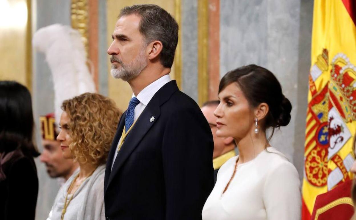 El rey Felipe VI y la reina Letizia durante la apertura solemne de la XIV legislatura. 