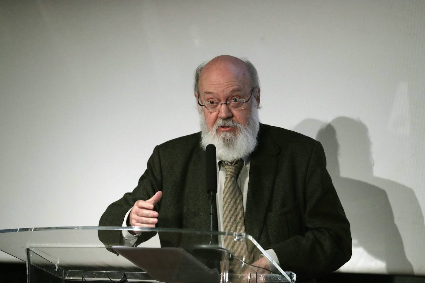 El director de cine José Luis Cuerda, durante su intervención en homenaje que la Academia de Cine rinde a Rafael Azcona en 2018.