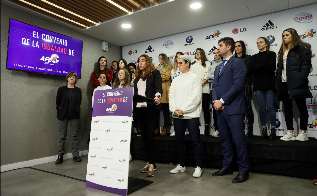 Rueda de prensa de las jugadoras junto a David Aganzo, persidente de la AFE.