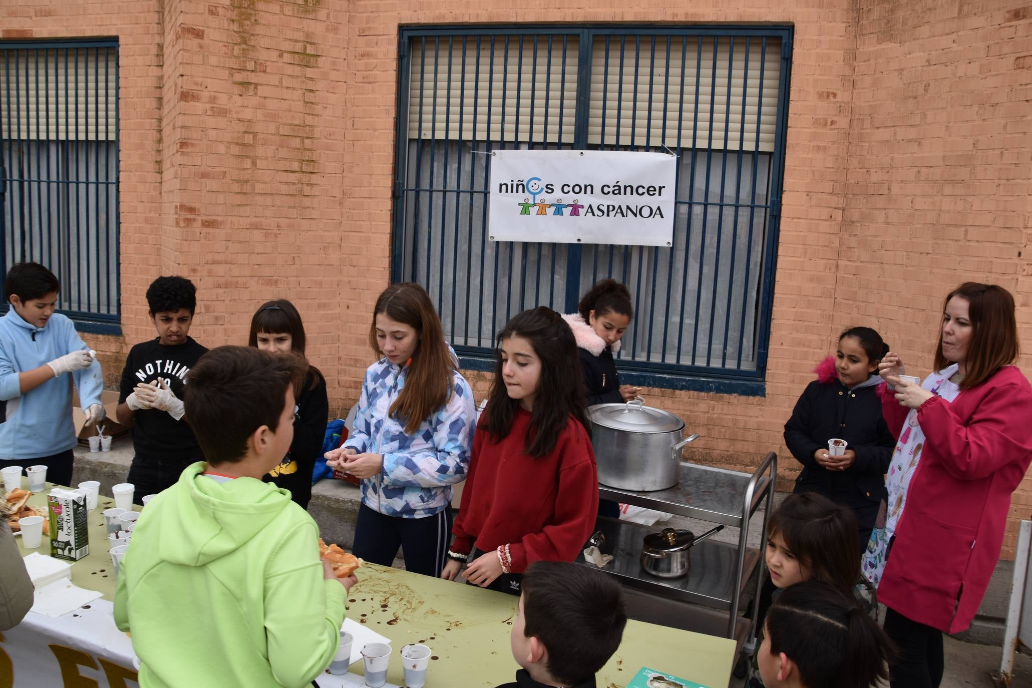 Fotos: II chocolatada solidaria del colegio de Rincón de Soto