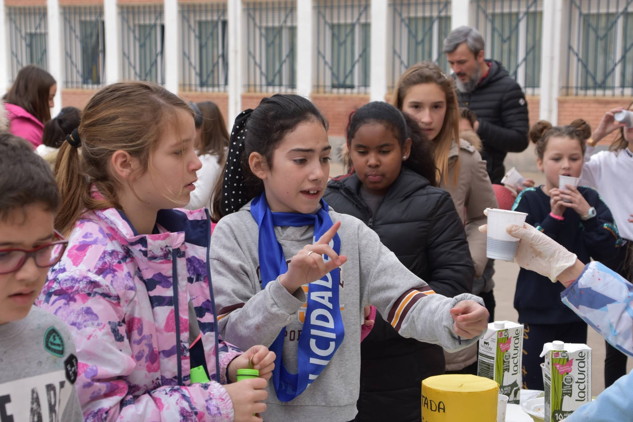 Fotos: II chocolatada solidaria del colegio de Rincón de Soto