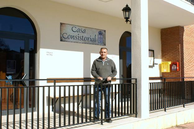 El alcalde de Cañas, Roberto de Corta. 