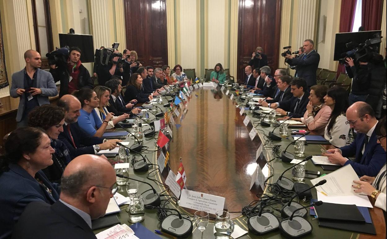 Hita traslada a Planas las inquietudes del campo riojano recogidas en la mesa regional de diálogo agrario