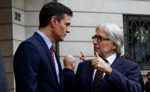 Sánchez rebaja a Guaidó a la categoría de «líder de la oposición»