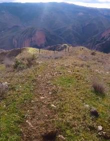 Imagen secundaria 2 - Vista de Sorzano desde el Cerro de los Cantos, inicio de la senda de Berrendo y tramo en la bajada