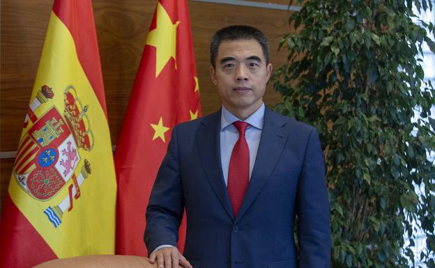 Yao Fei, encargado de Negocios de la Embajada de China. 