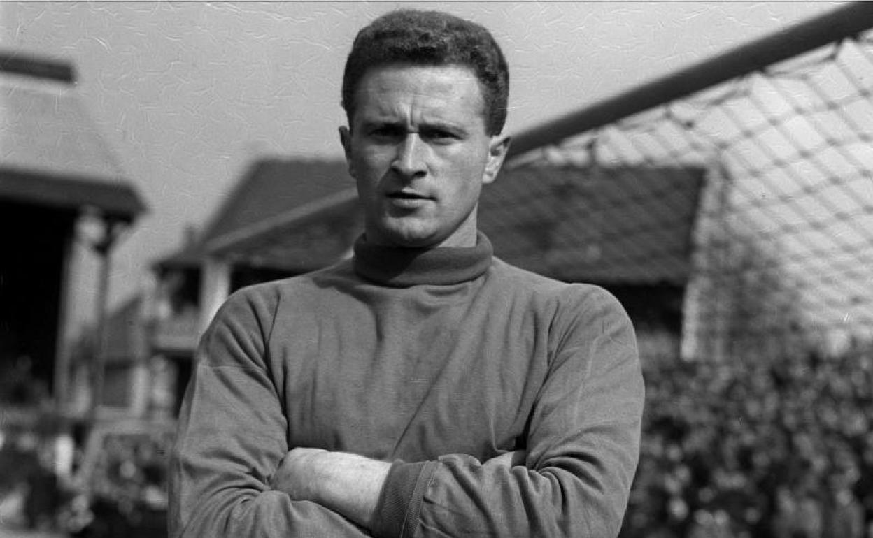 Harry Gregg, antes de un partido contra el Everton en los años cincuenta. 