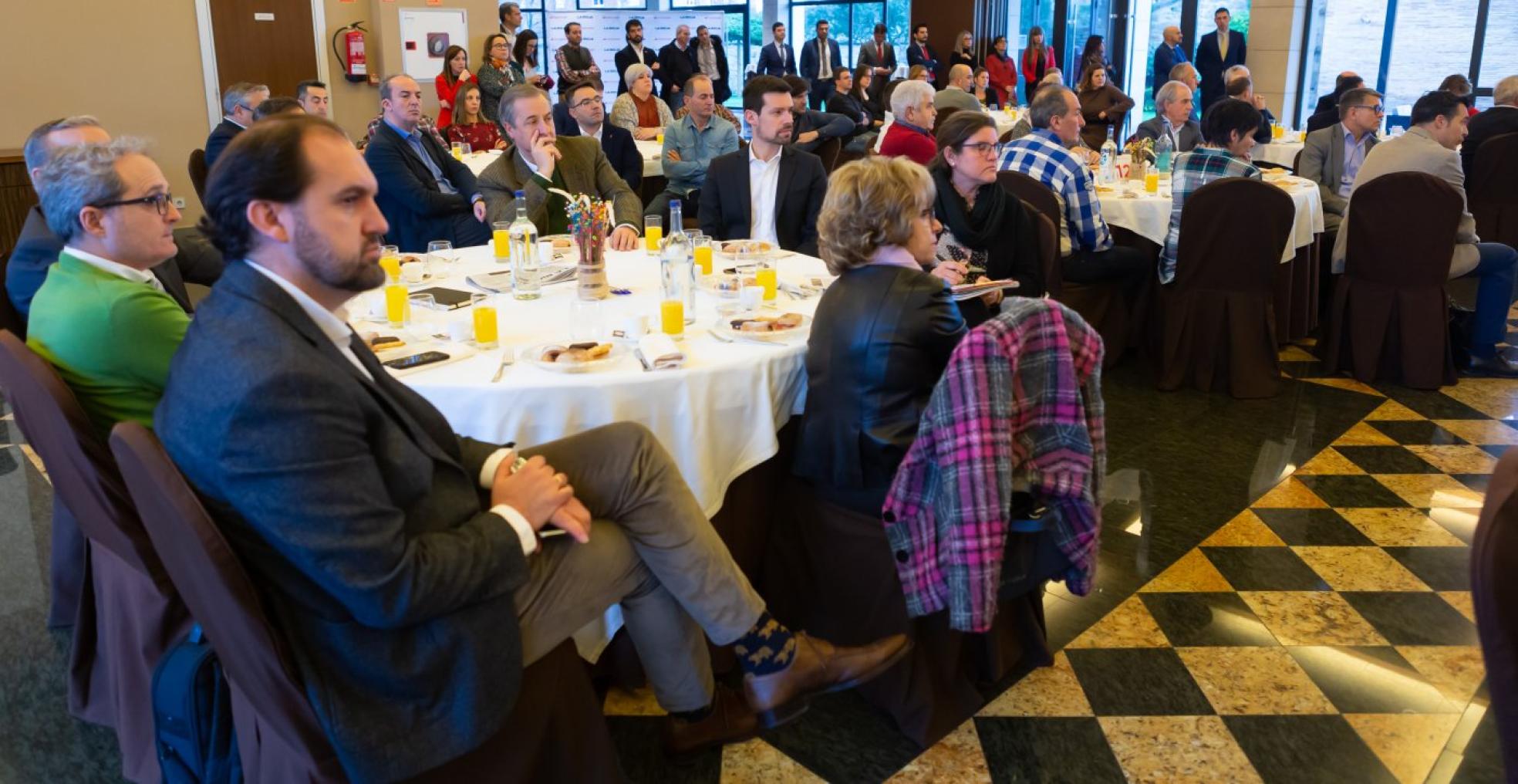 p  Una nutrida representación de la sociedad riojana se dio cita en el acto celebrado ayer en Logroño.