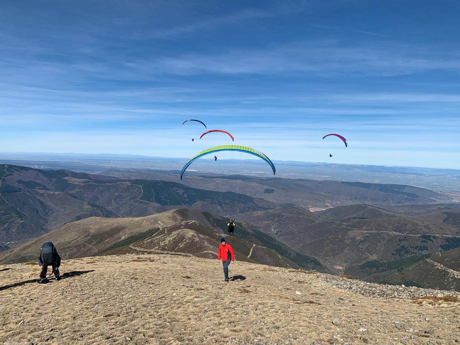 Fotos: Los parapentes sobrevuelan el San Lorenzo