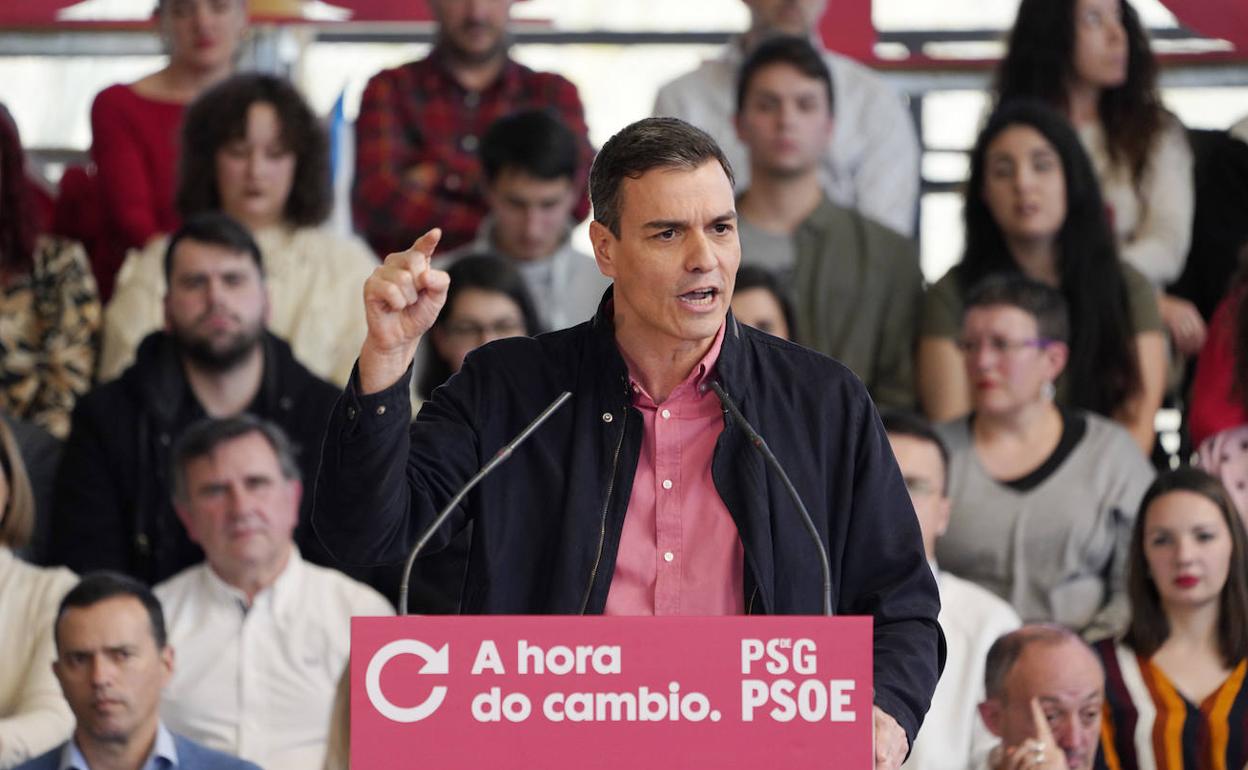 Pedro Sánchez, este domingo en Santiago de Compostela, durante la presentación de la candidatura del PSOE a las elecciones gallegas.