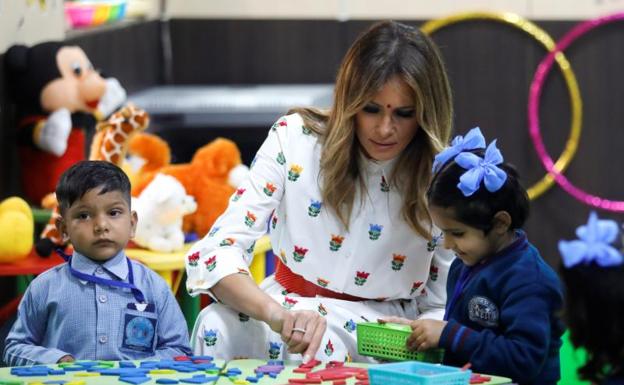 Melania, en su visita a una escuela. 