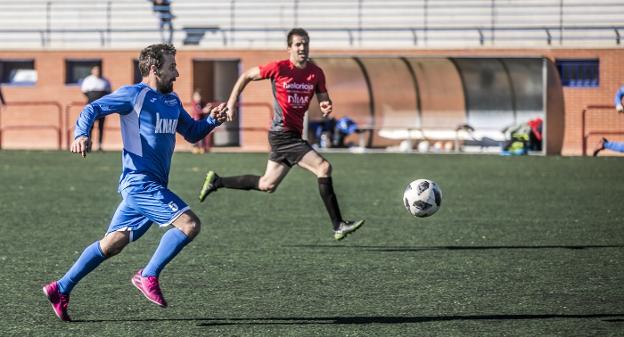 Tabiques y Techos doblegó por la mínima a HieloRioja y jugará la final de la Copa Asociación. 