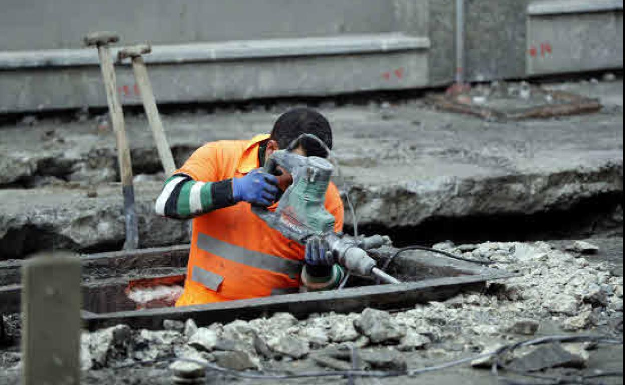 Un trabajador de la construcción. 