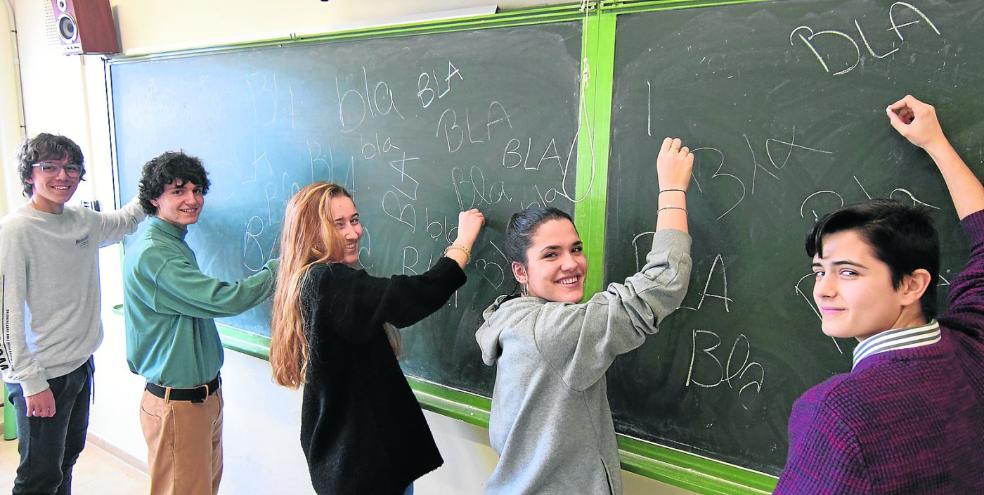 Jóvenes con mucho que decir. Álvaro Jimeno, Manuel Santolaya, Gabriela Flórez, Nahia Palacios y Carmen Hernández.