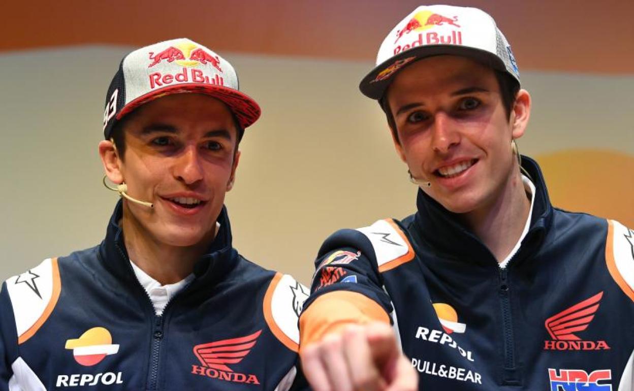 Marc y Álex Márquez, durante el acto de presentación en la sede de Repsol. 