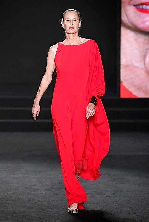 Paola Dominguín sobre la pasarela