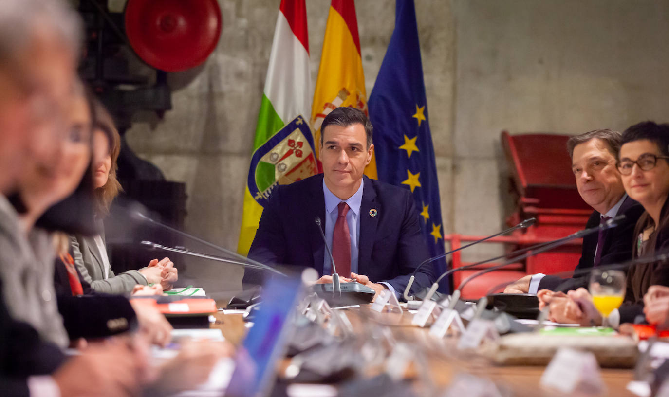 Fotos: Pedro Sánchez y 12 ministros afrontan en Logroño el reto demográfico