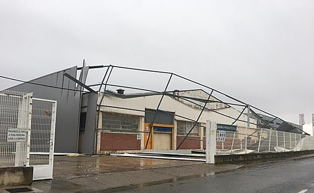 Daños causados por el viento en la empresa Nasika de Calahorra.