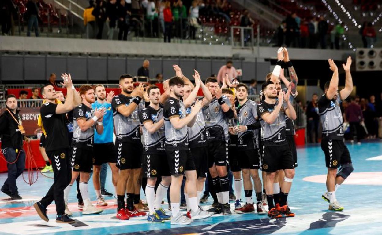 Los jugadores del Liberbank Cuenca celebran su victoria ante el Anaitasuna. 