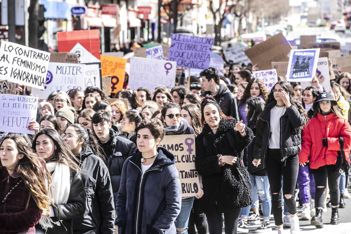 Fotos: 8M: Cientos de estudiantes se manifiestan para reinvidicar la igualdad en la educación