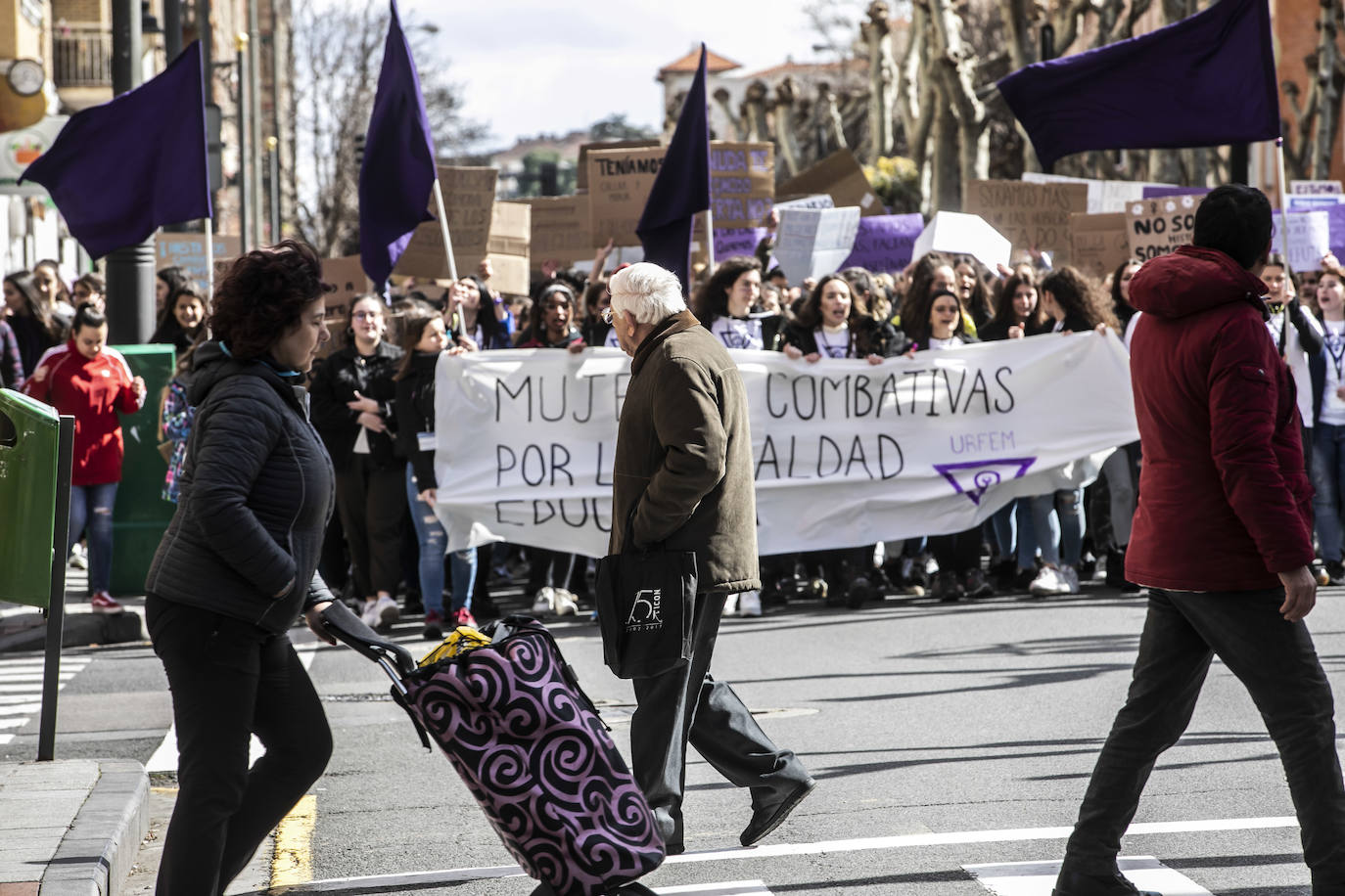 Fotos: 8M: Cientos de estudiantes se manifiestan para reinvidicar la igualdad en la educación