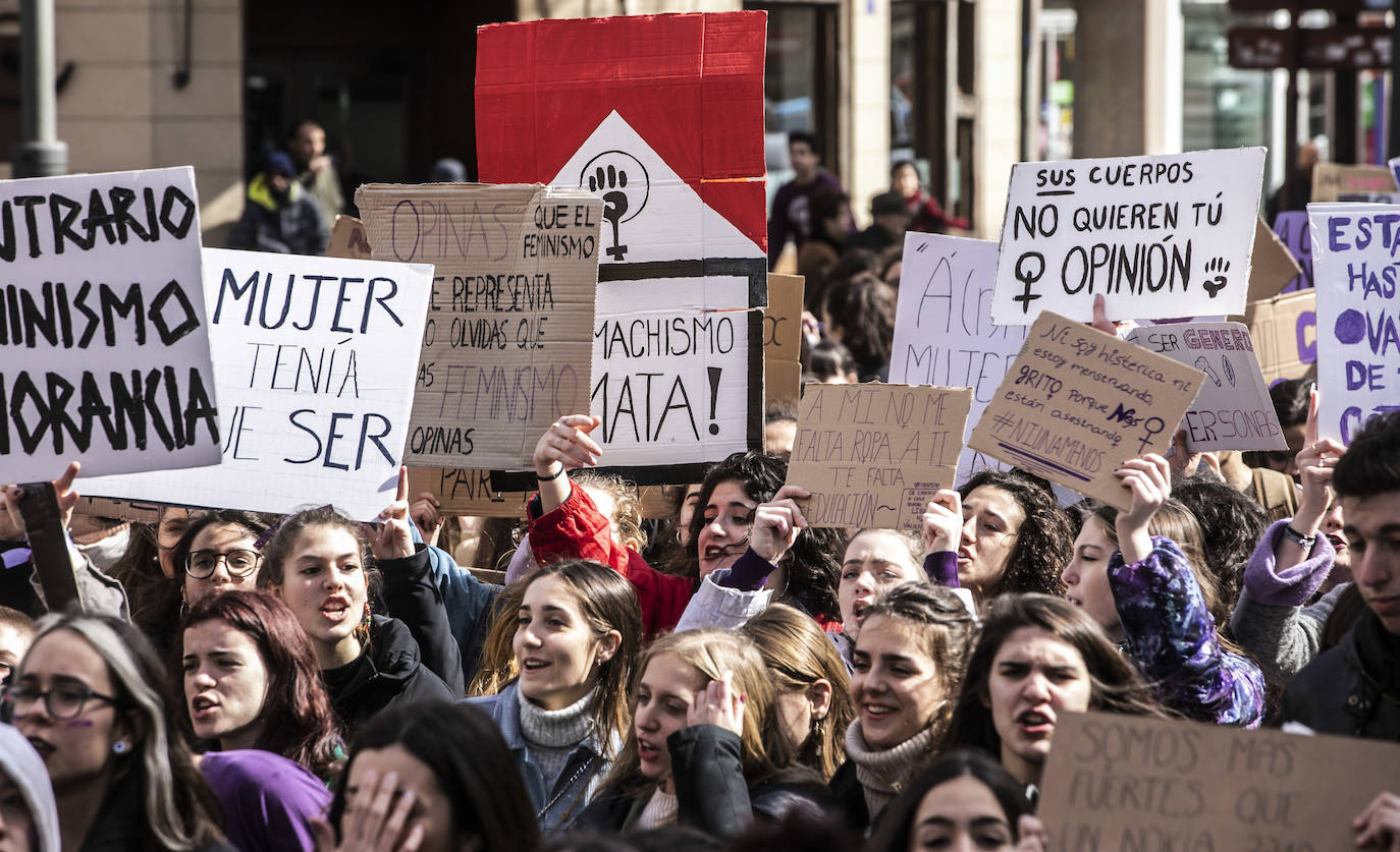 Fotos: 8M: Cientos de estudiantes se manifiestan para reinvidicar la igualdad en la educación