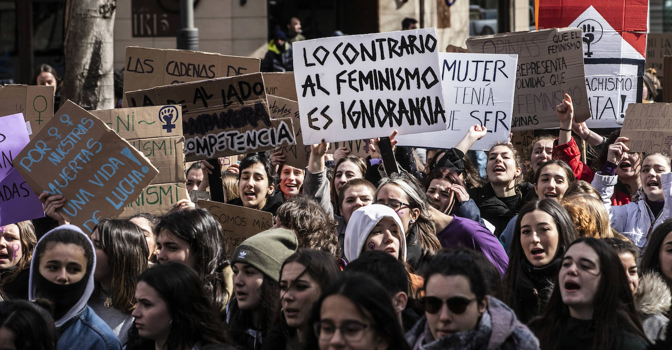 Fotos: 8M: Cientos de estudiantes se manifiestan para reinvidicar la igualdad en la educación