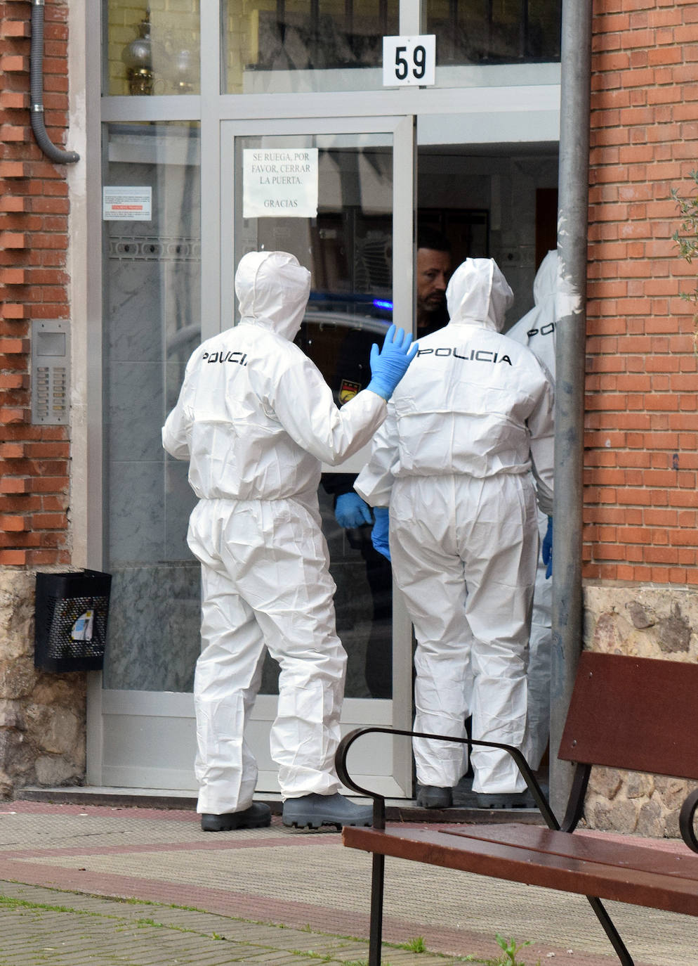 Fotos: La Policía entrega notificaciones en Logroño