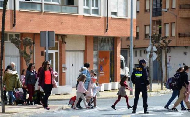 «¿Y qué hacemos ahora? ¿Quién puede quedarse con los niños?»