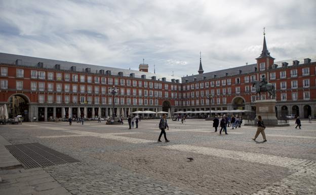 Nadie quiere hacerse fotos en la Puerta del Sol