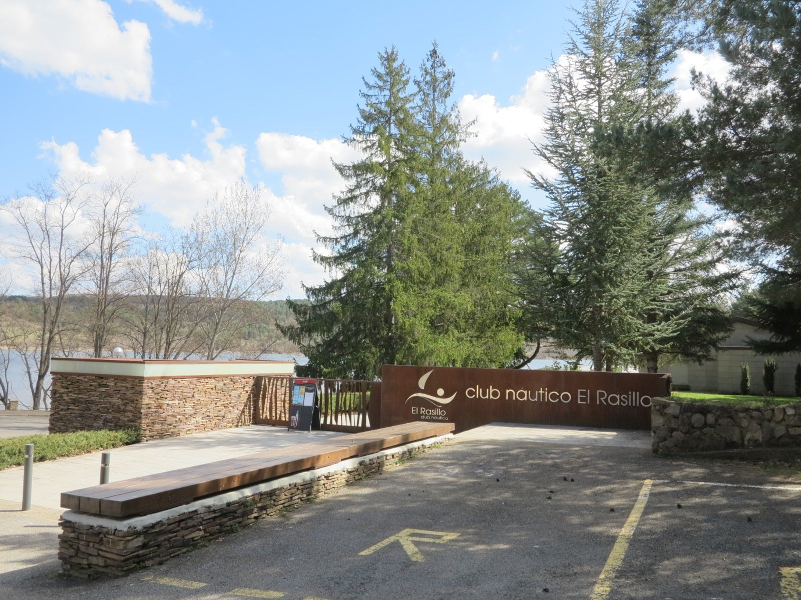 Fotos: Bares cerrados en Cameros y la N-111 vacía como consecuencia del coronavirus