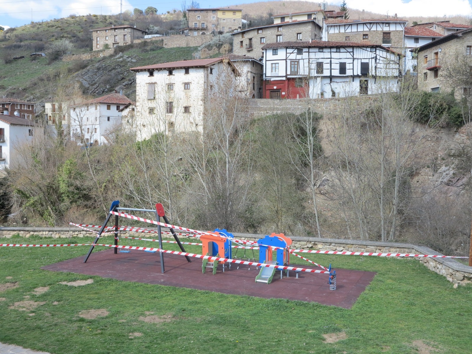 Fotos: Bares cerrados en Cameros y la N-111 vacía como consecuencia del coronavirus