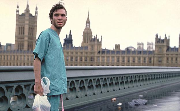 En '28 días después', Cillian Murphy despierta en el hospital de una Londres arrasada por la pandemia.