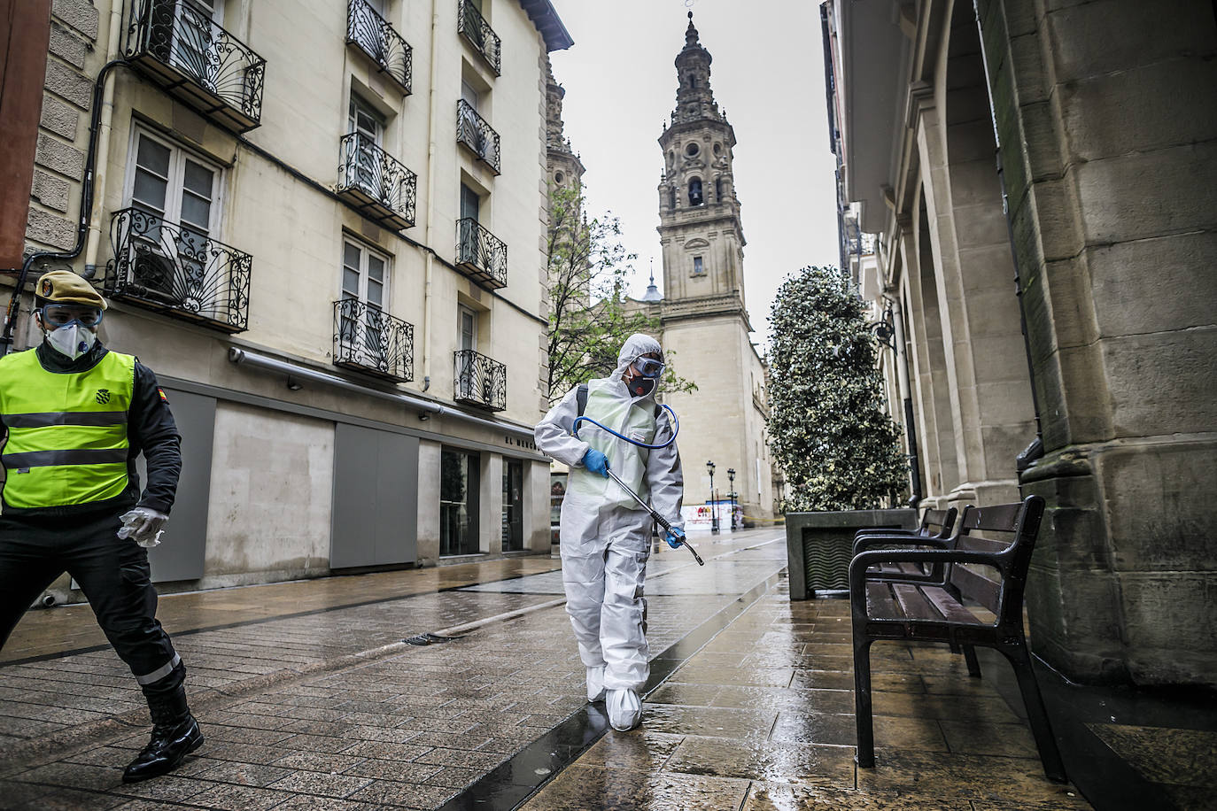 Fotos: La limpieza de la UME en Logroño